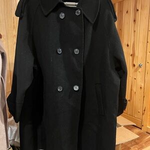 Elegant 100% wool Cape Coat